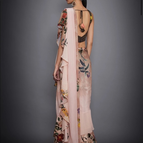 Authentic Ritu Kumar Designer ready made saree - Picture 6 of 6